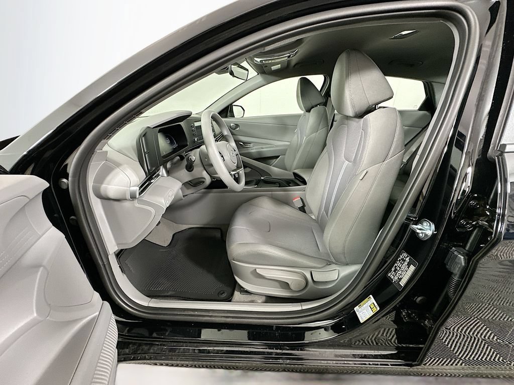 New 2026 Hyundai Elantra SE w/ Cargo Package FWD image 15