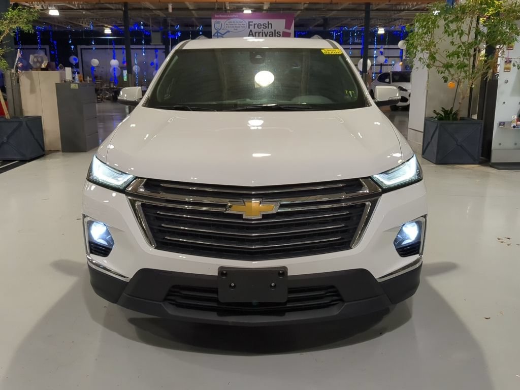 Used 2023 Chevrolet Traverse LT AWD/4WD image 3