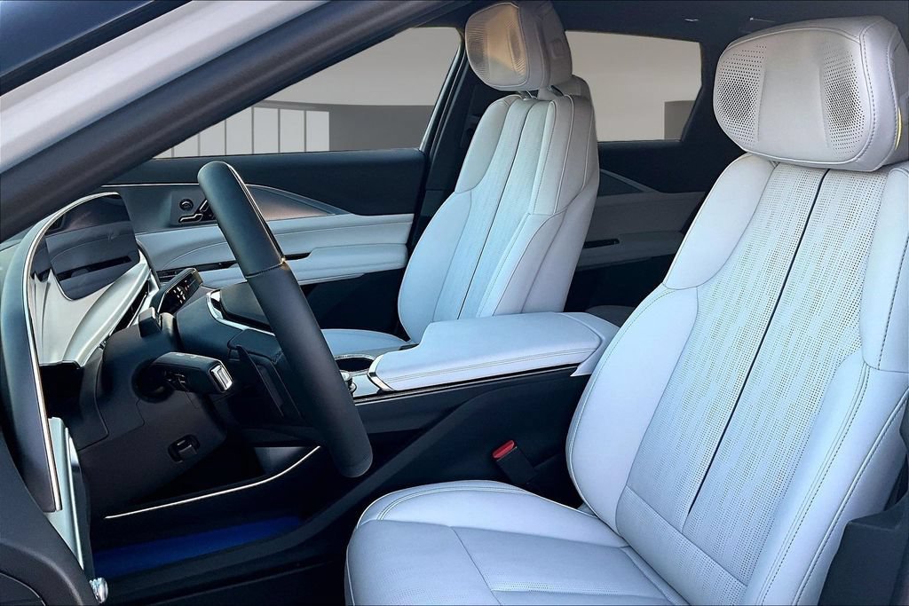 New 2027 Cadillac Lyriq Premium Sport w/ LPO, Floor Liner Package AWD/4WD image 9