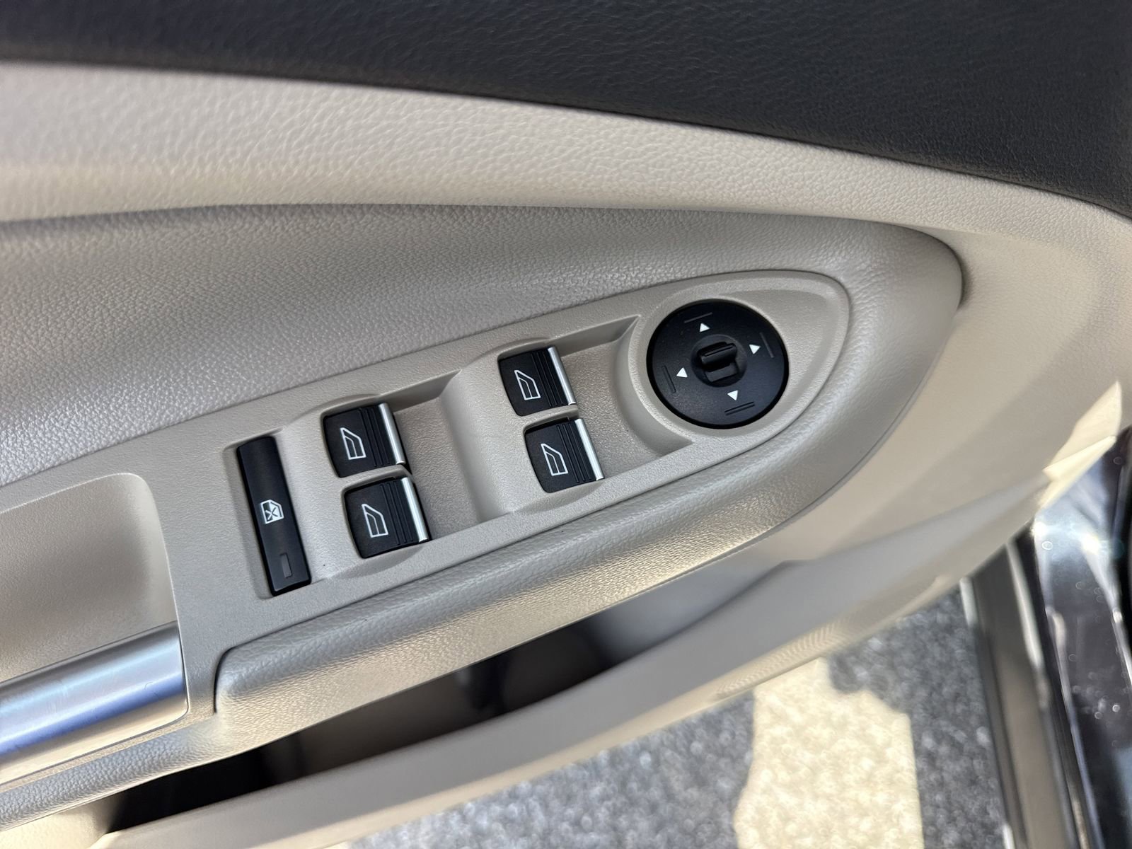 Used 2019 Ford Escape Titanium AWD/4WD image 33