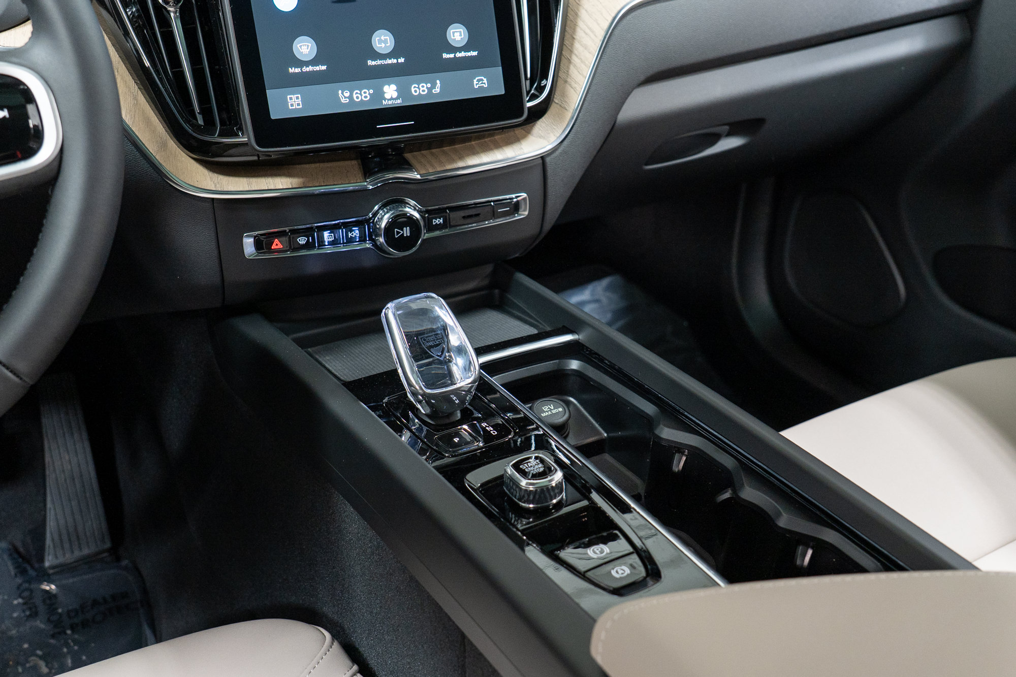 New 2026 Volvo XC60 T8 Plus w/ Protection Package Premier AWD/4WD image 20