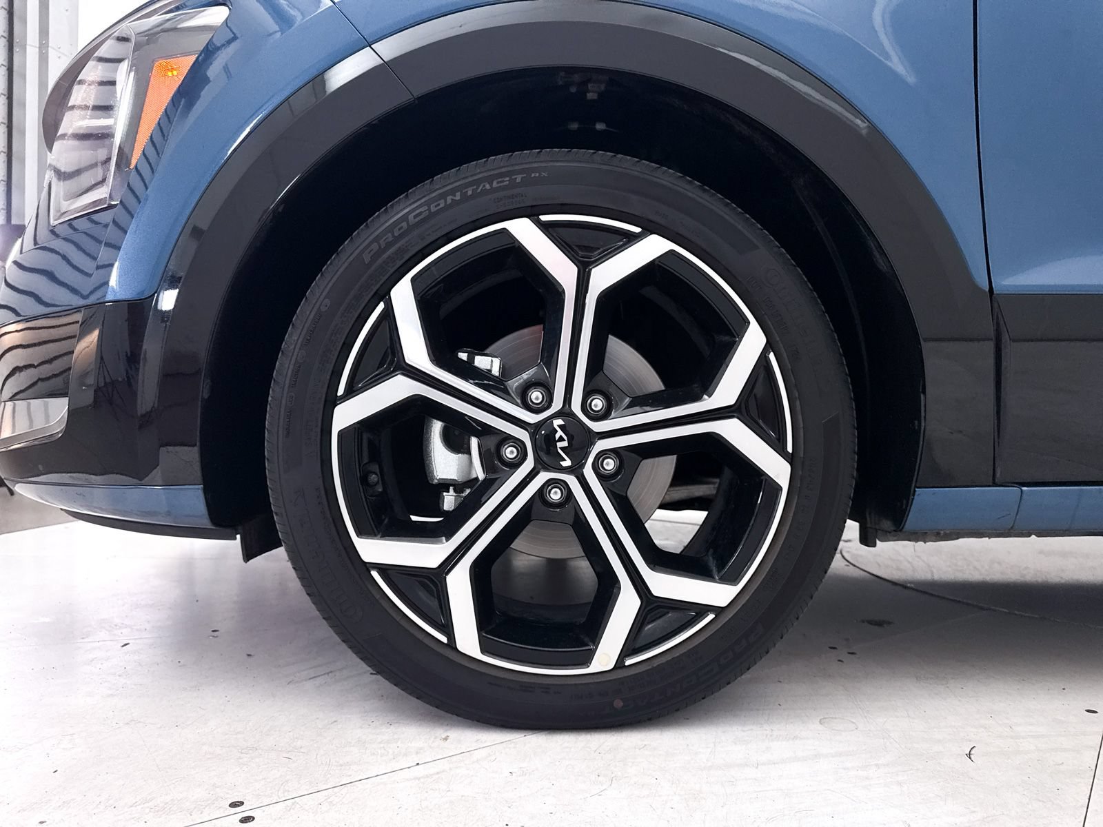 Certified 2025 Kia Niro EX Touring FWD image 16