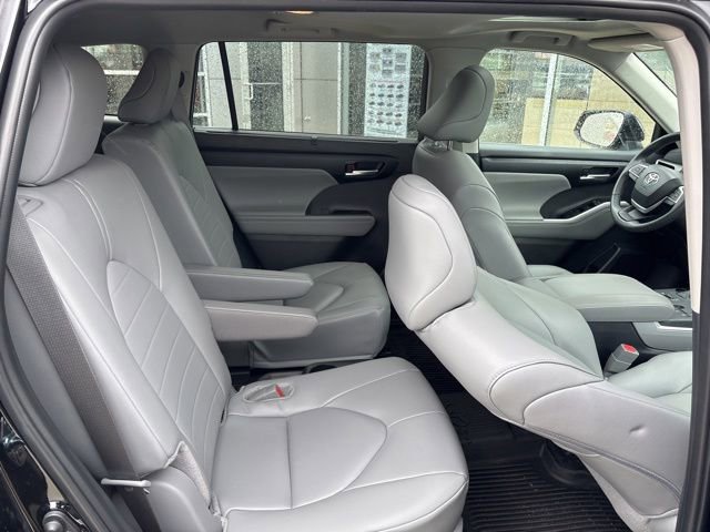 Used 2025 Toyota Highlander XLE AWD/4WD image 34