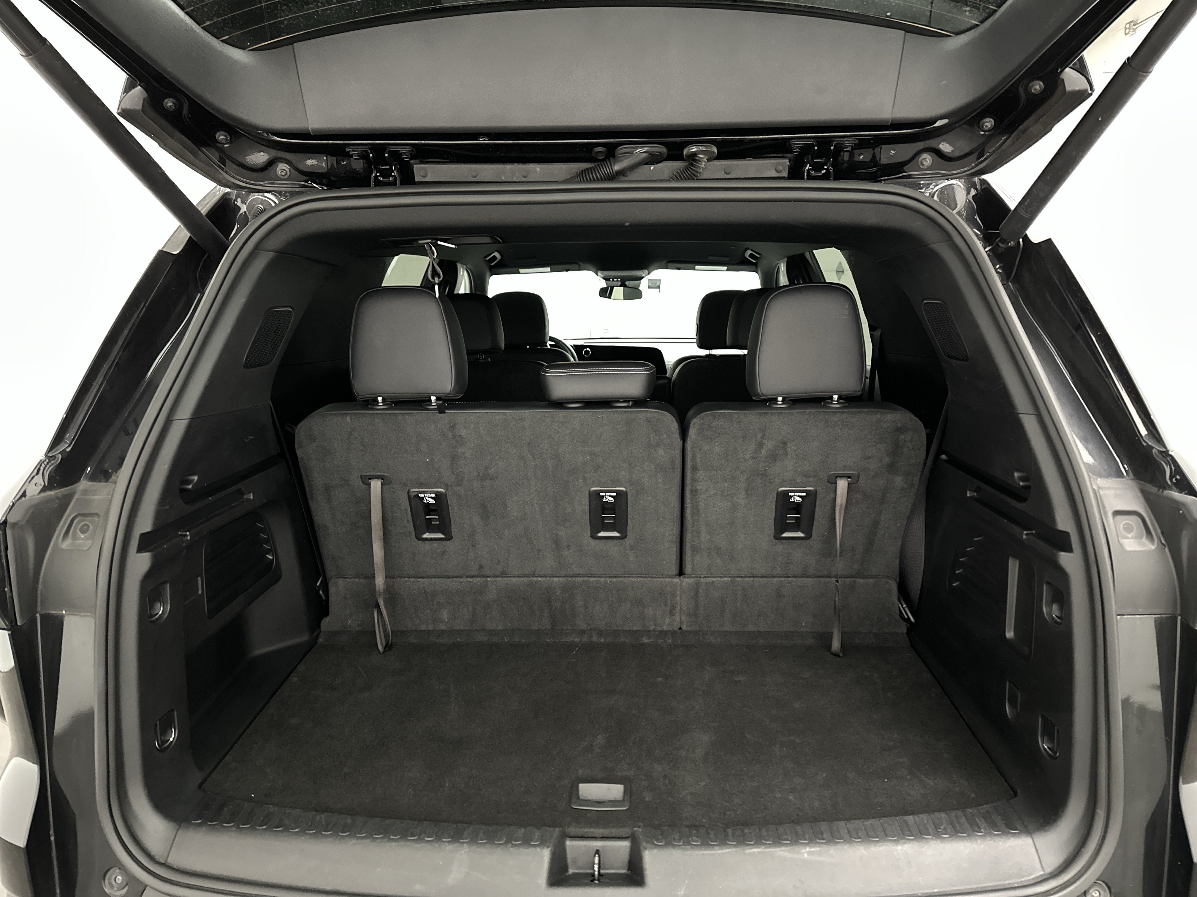 Used 2025 Chevrolet Traverse LT AWD/4WD image 14