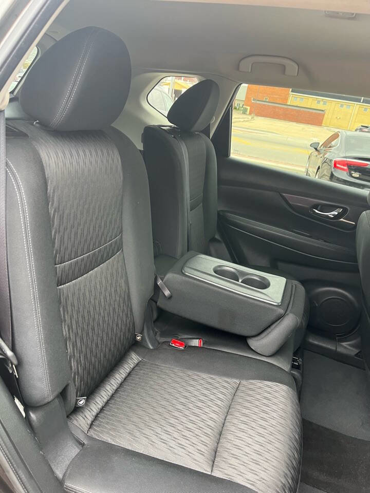 Used 2017 Nissan Rogue SV image 31