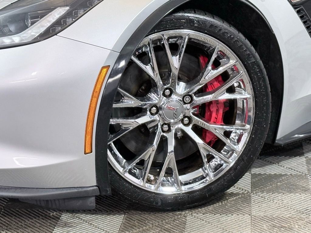 Used 2015 Chevrolet Corvette Z06 w/ 2LZ Preferred Equipment Group image 2