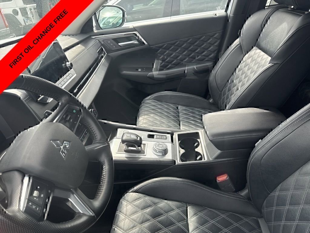 Used 2024 Mitsubishi Outlander SEL Black Edition image 17
