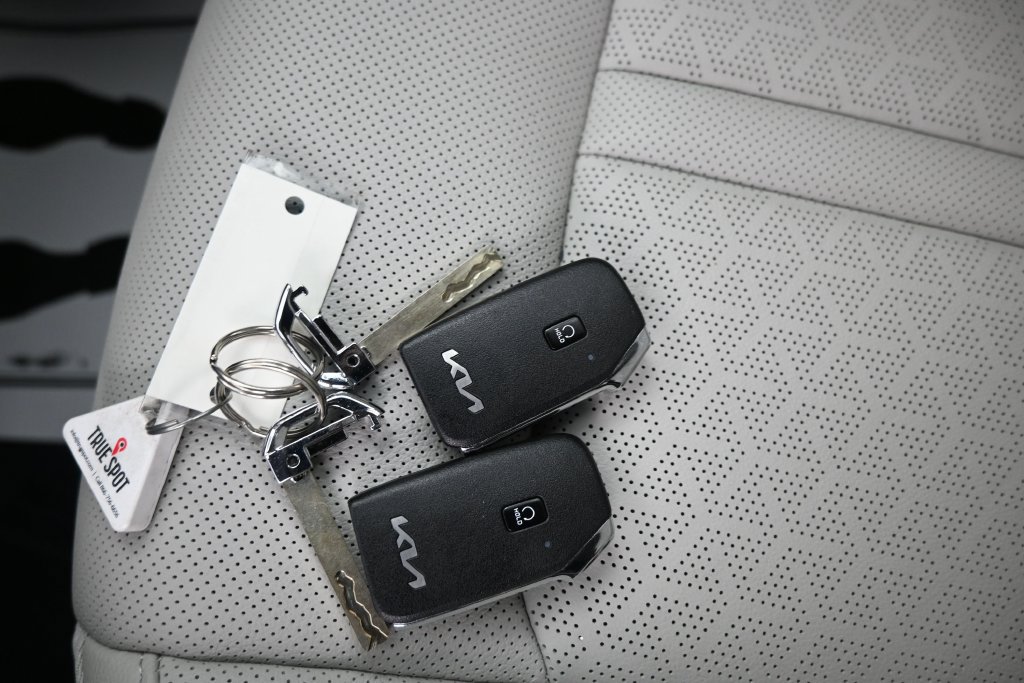 Used 2023 Kia Sorento SX Prestige w/ Panoramic Sunroof Package AWD/4WD image 23