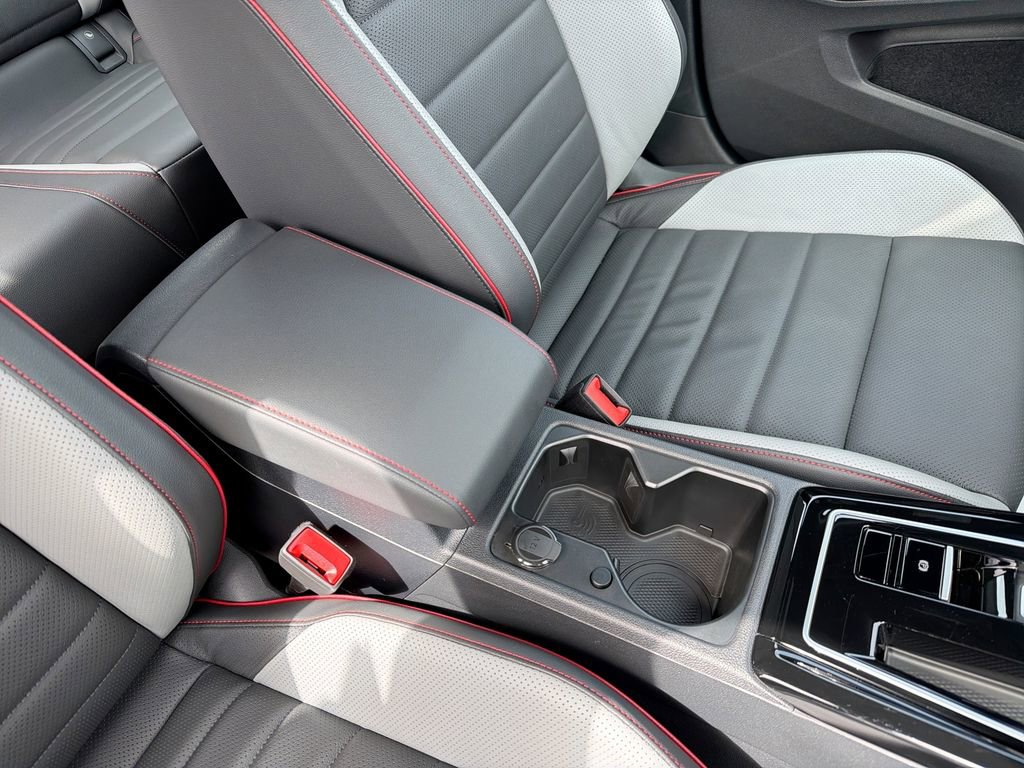 Used 2024 Volkswagen GTI Autobahn image 31