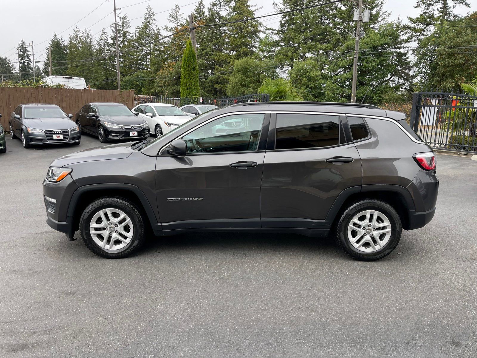 Used 2019 Jeep Compass Sport FWD image 4