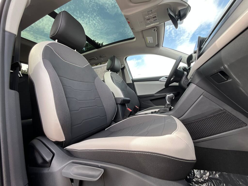 New 2025 Volkswagen Taos SE image 11