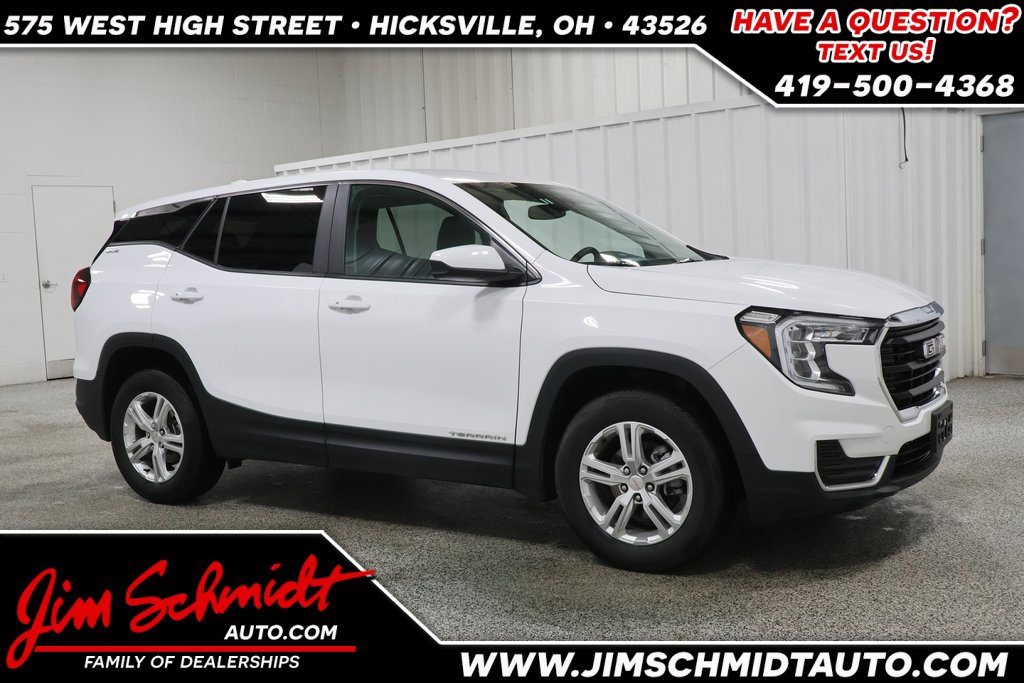 Used 2024 GMC Terrain SLE image 1