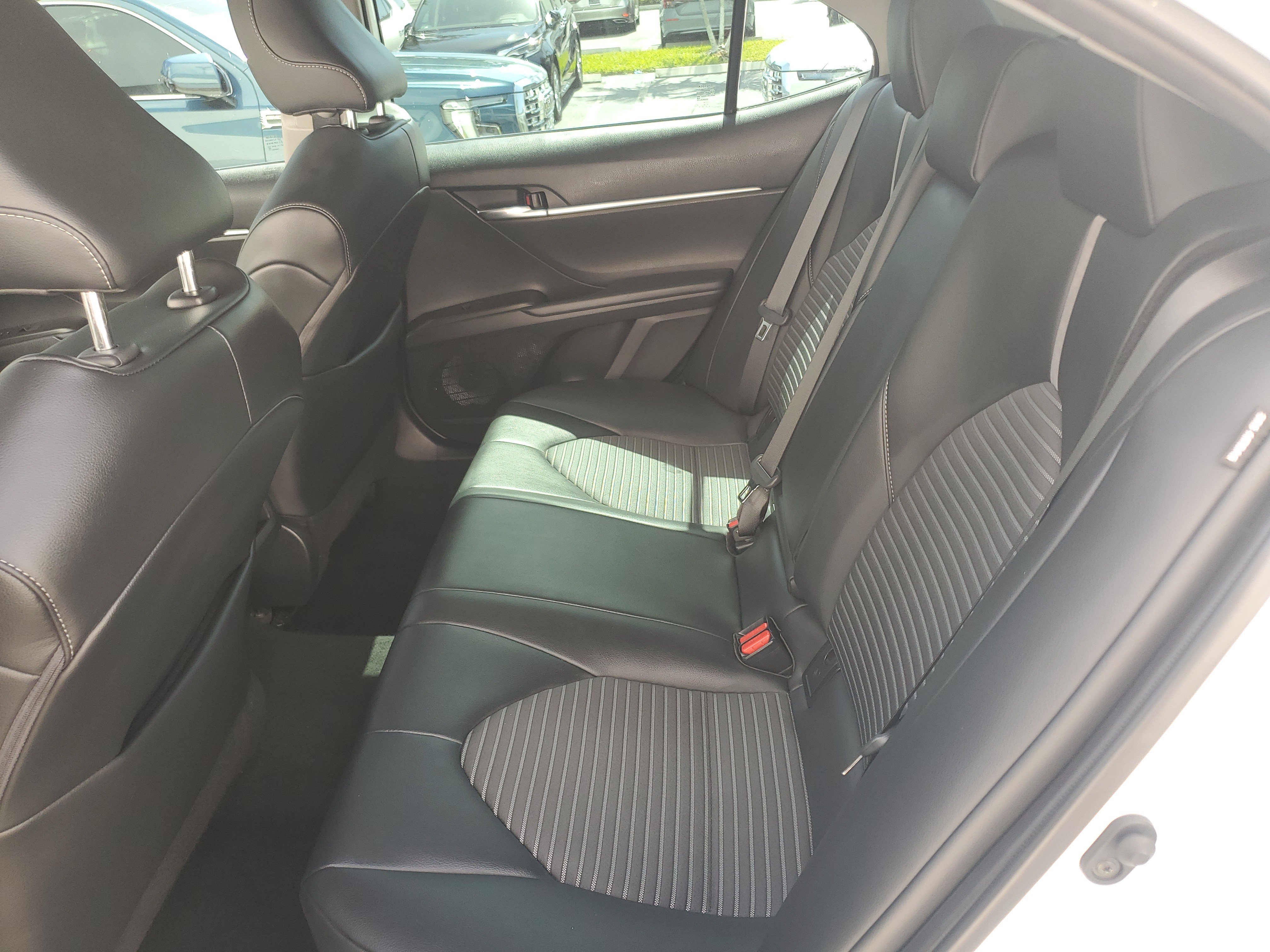 Used 2023 Toyota Camry SE FWD image 11