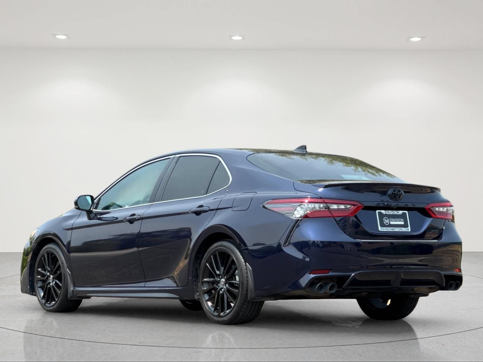Used 2022 Toyota Camry XSE FWD image 3