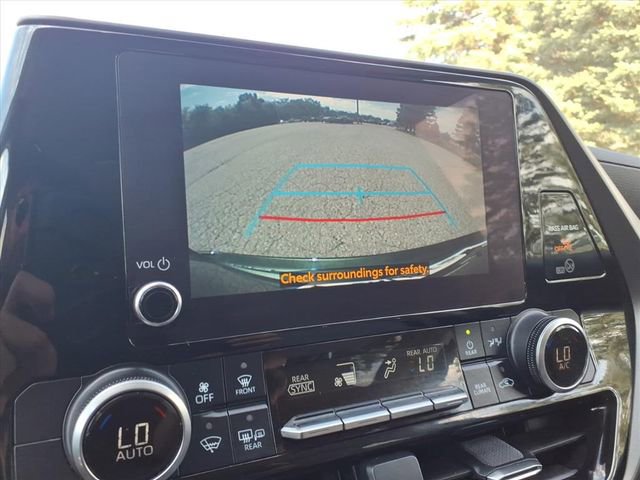 Used 2024 Toyota Highlander LE image 20