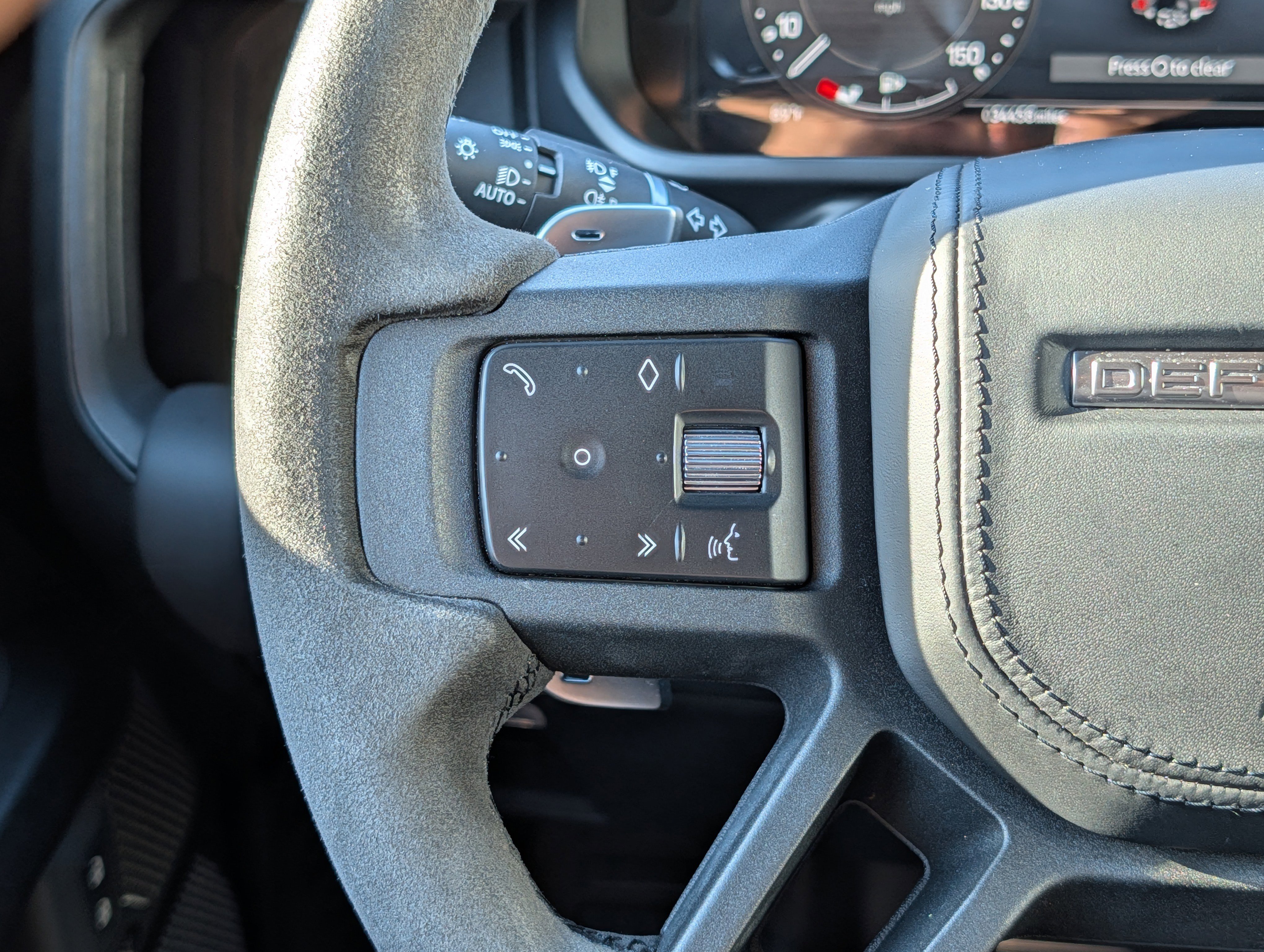 Used 2023 Land Rover Defender 110 V8 image 22