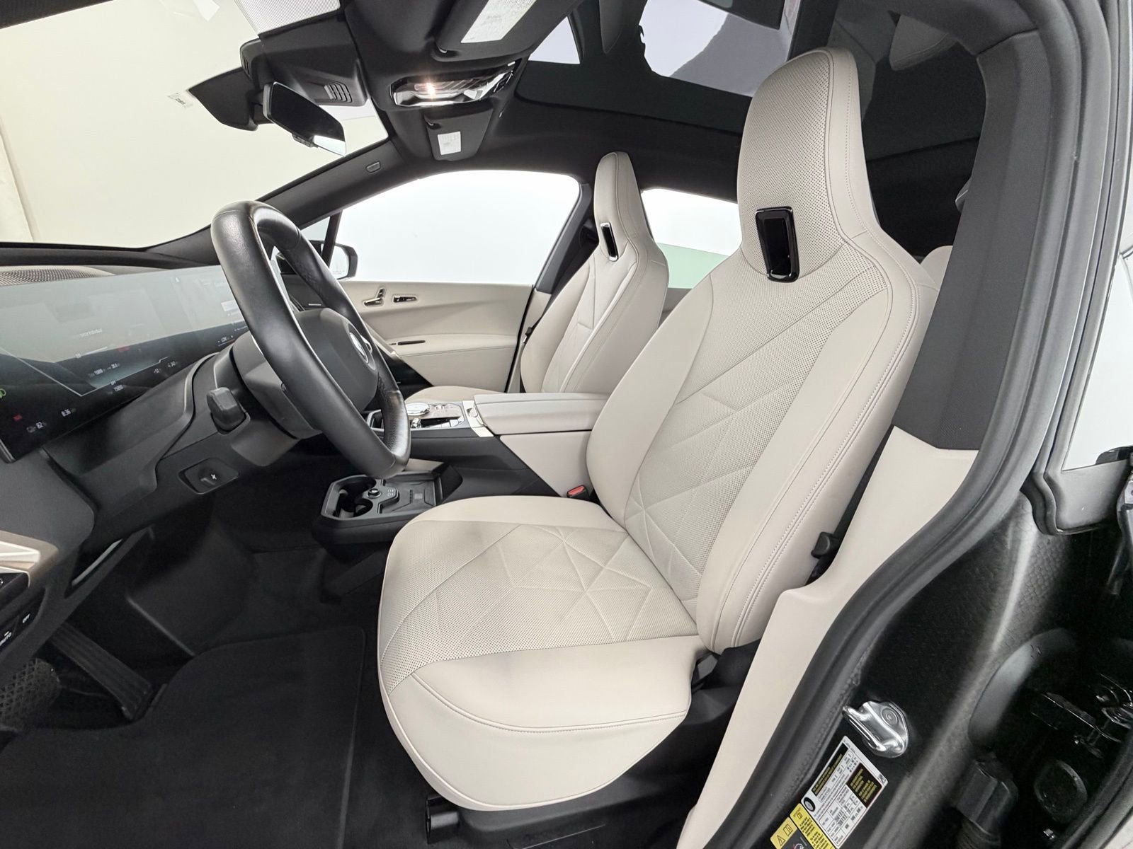 Used 2023 BMW iX xDrive50 w/ Premium Package AWD/4WD image 27