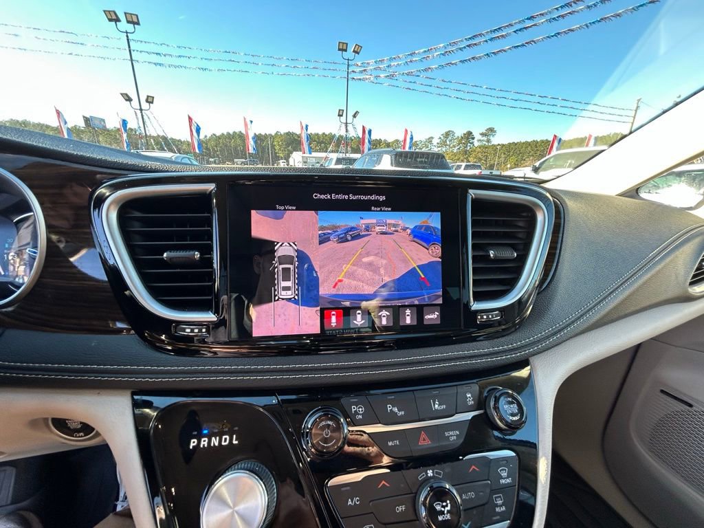 Used 2022 Chrysler Pacifica Limited w/ Uconnect Theater Family Group image 44