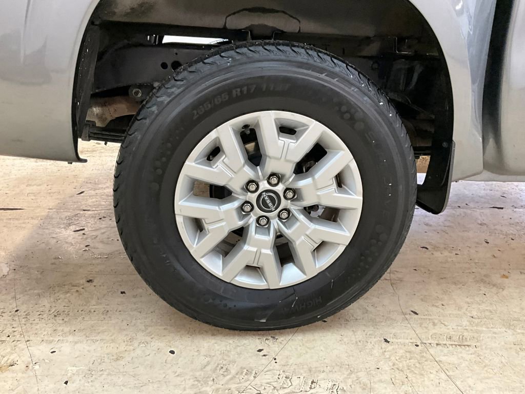 Used 2023 Nissan Frontier SV image 15