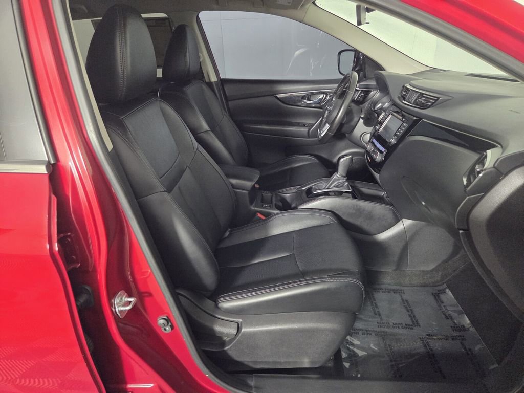 Used 2017 Nissan Rogue Sport SL image 32