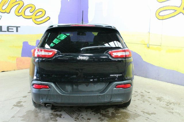 Used 2017 Jeep Cherokee Sport image 7