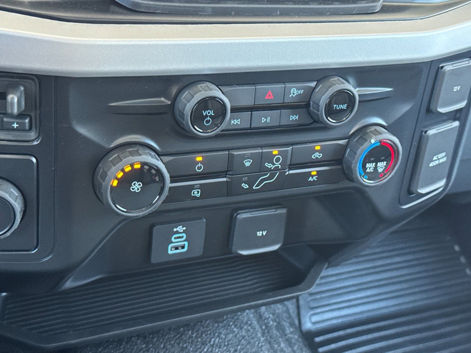 New 2025 Ford F250 XL w/ XL Chrome Package image 20