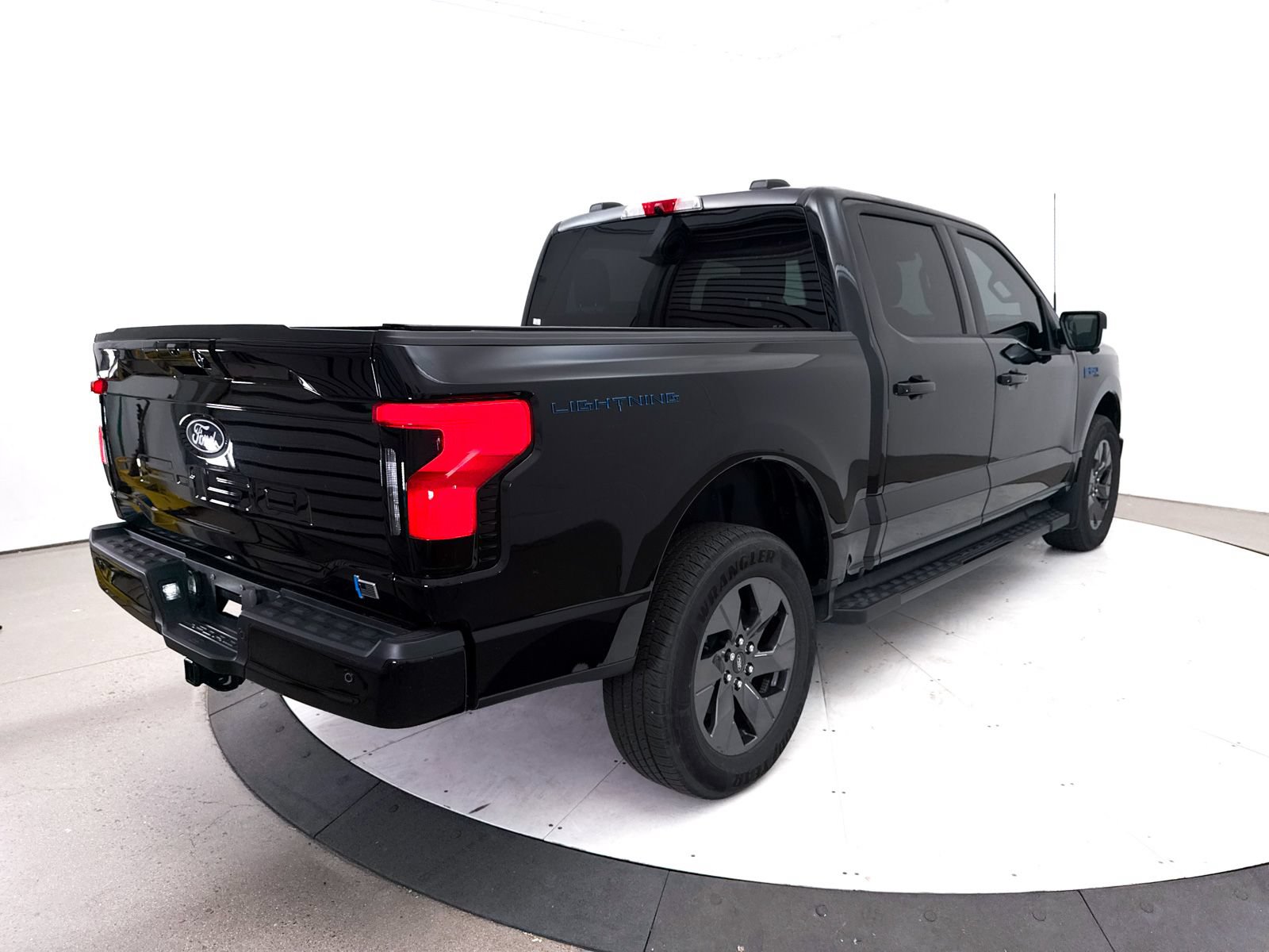 Used 2024 Ford F150 Lightning Flash AWD/4WD image 15