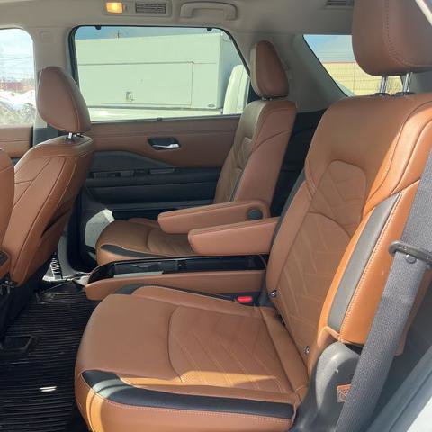 Certified 2022 Nissan Pathfinder Platinum w/ Cargo Package image 4