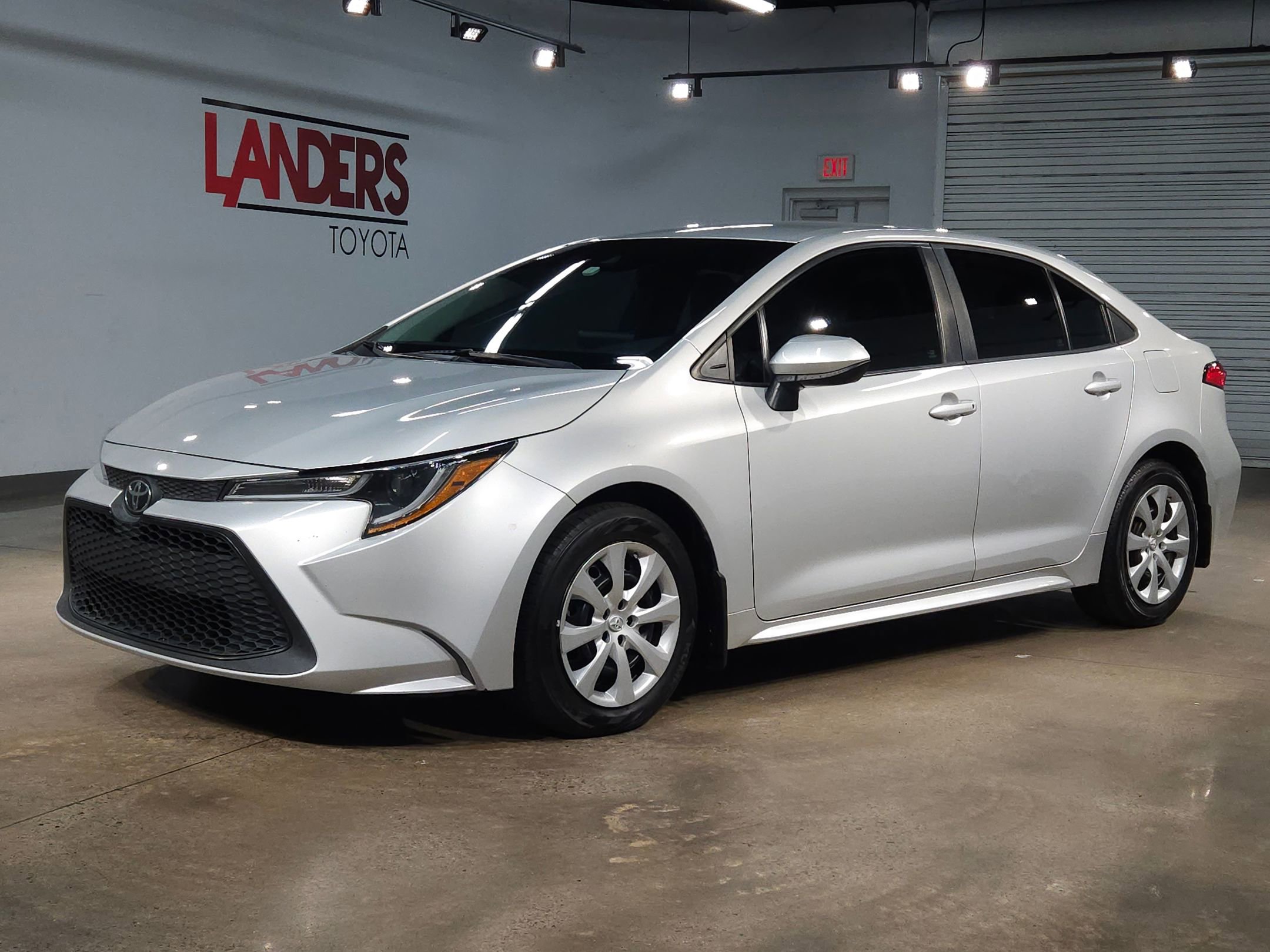 Used 2022 Toyota Corolla LE image 3