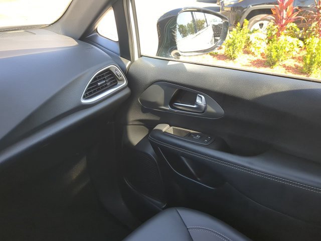 Certified 2025 Chrysler Pacifica Select FWD image 21