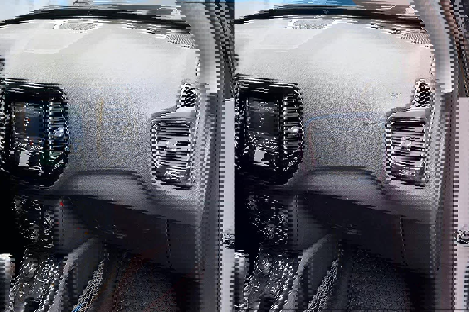 Used 2019 Jeep Compass Altitude image 24