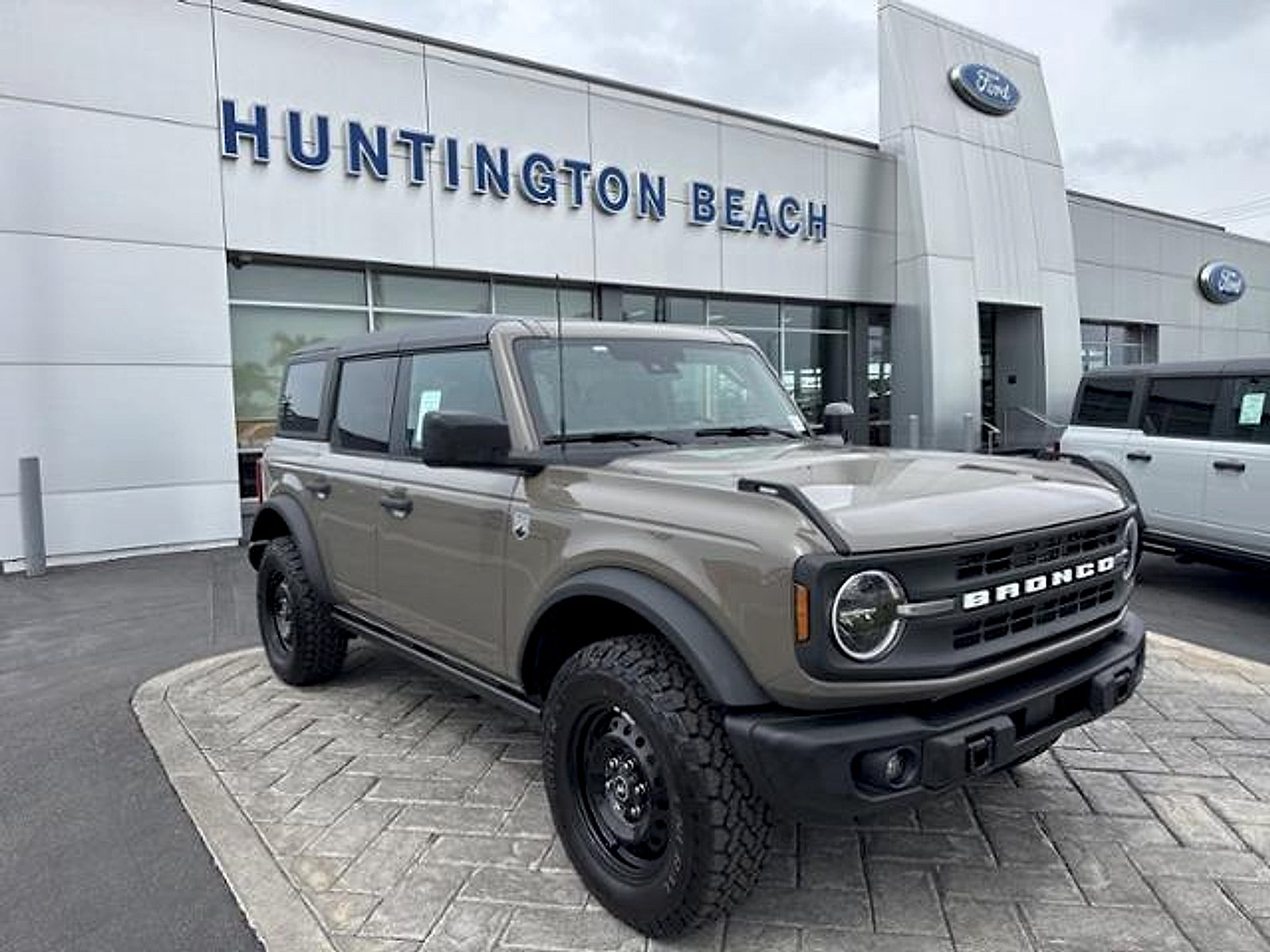 New 2026 Ford Bronco Big Bend w/ Black Diamond Package AWD/4WD image 1