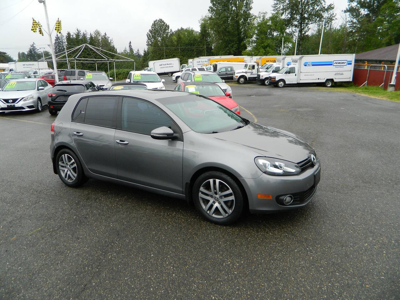 Used 2011 Volkswagen Golf TDI FWD image 2