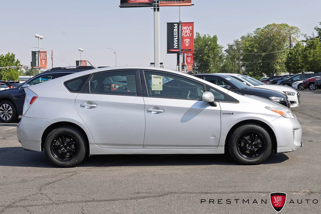 Used 2015 Toyota Prius Two FWD image 16