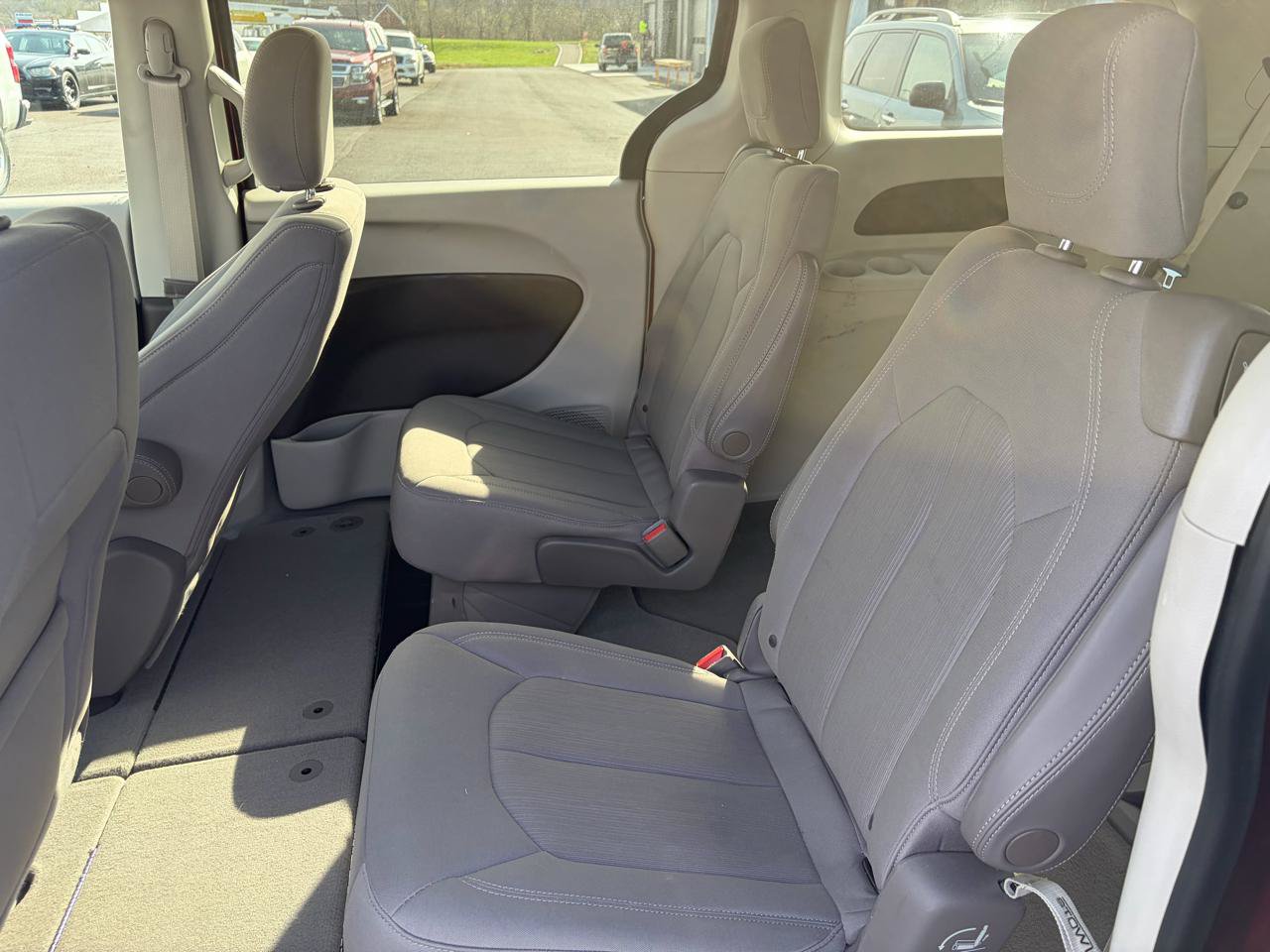Used 2021 Chrysler Voyager LX FWD image 13
