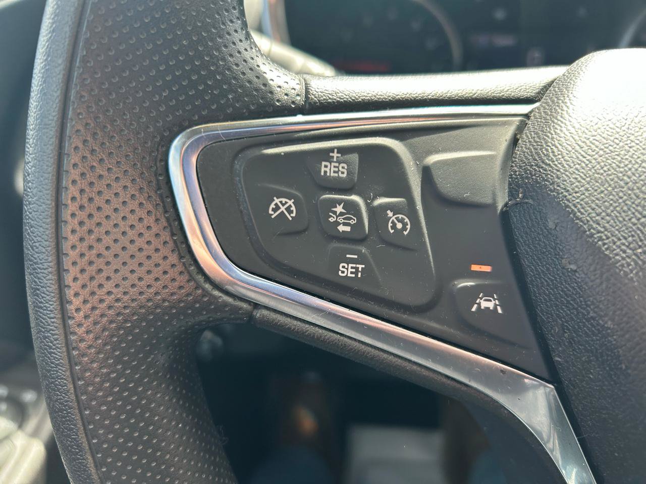 Used 2021 Chevrolet Equinox LT FWD image 18