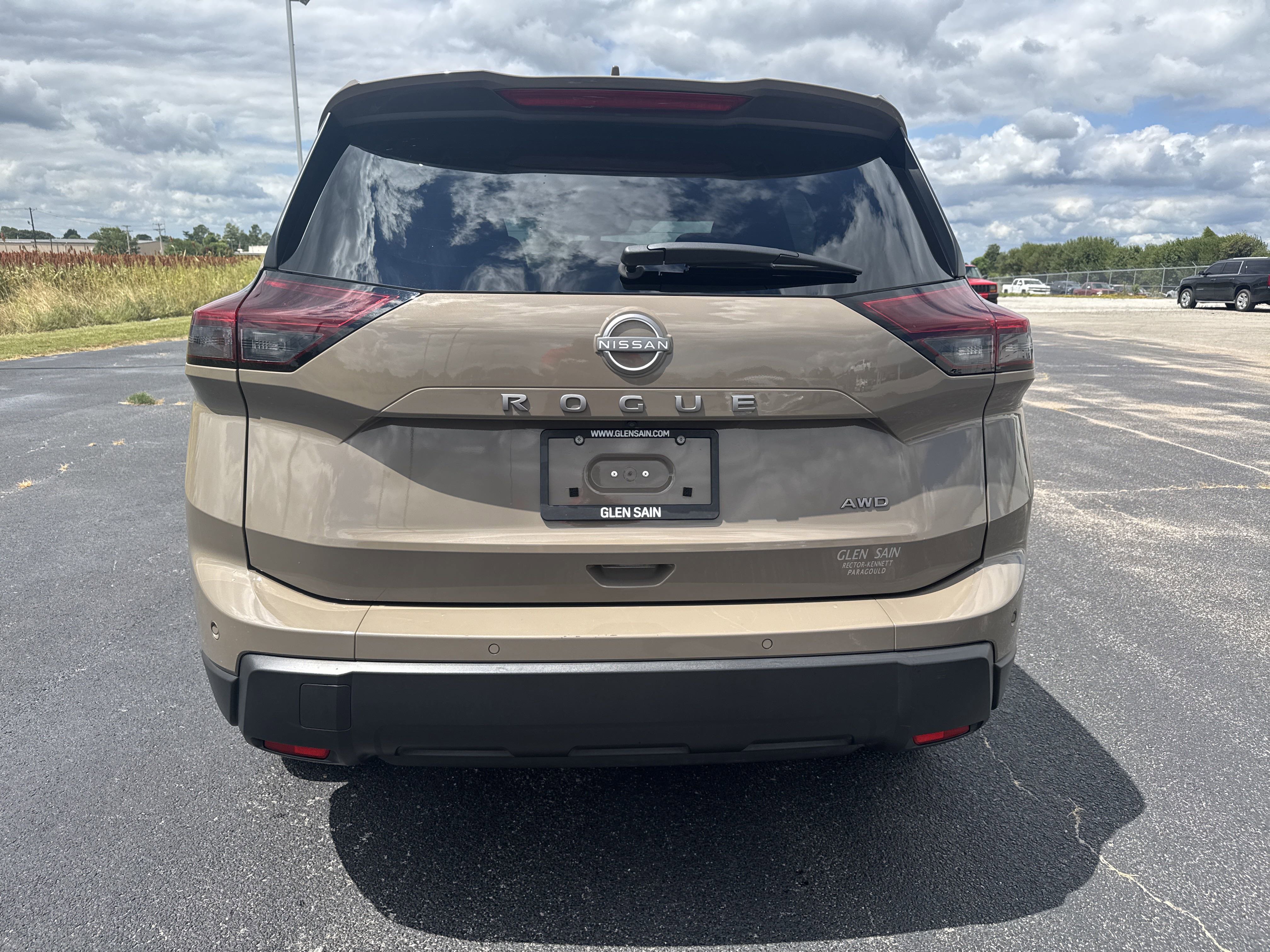 Used 2025 Nissan Rogue SV image 4