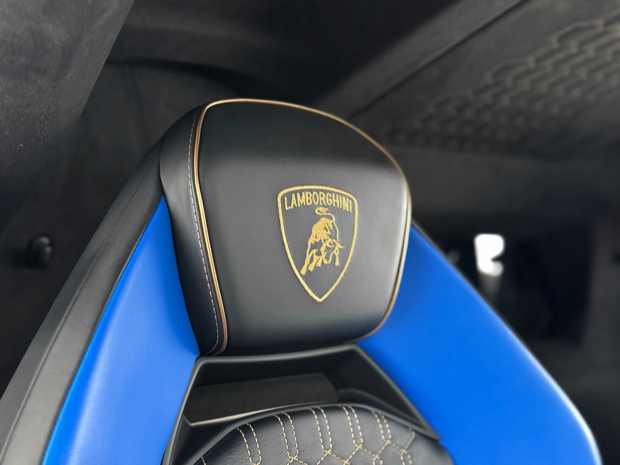 Used 2025 Lamborghini Revuelto image 27