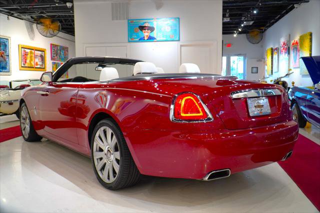 Used 2017 Rolls-Royce Dawn image 8