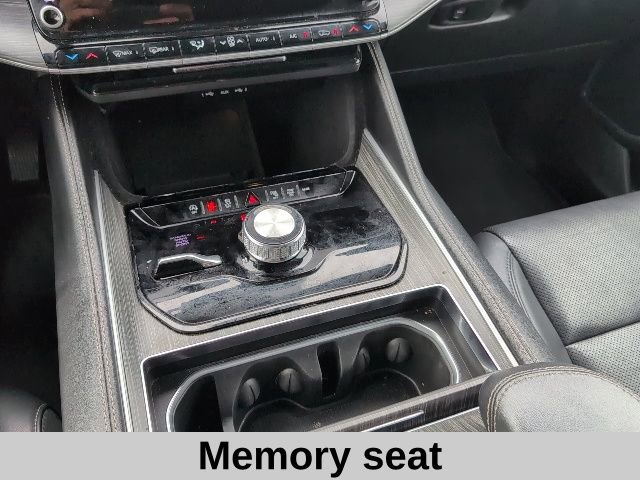 Used 2024 Jeep Wagoneer Series II w/ Flexible Seating Group image 6