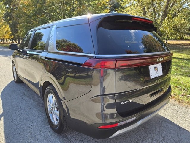 Used 2024 Kia Carnival LX image 4