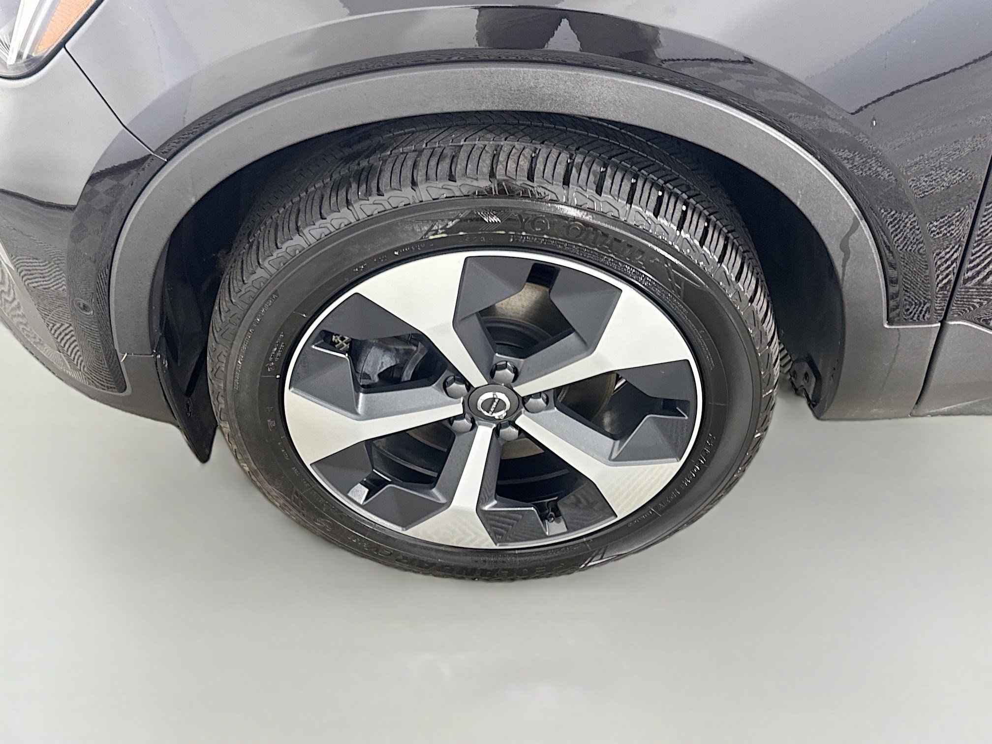 Used 2024 Volvo XC40 B5 Plus image 38