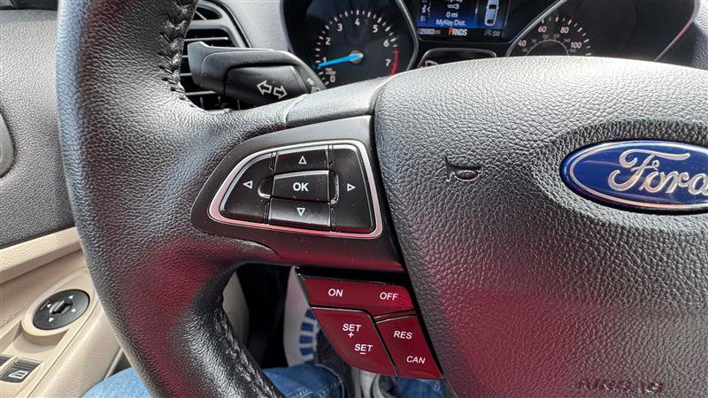 Used 2019 Ford Escape Titanium AWD/4WD image 32