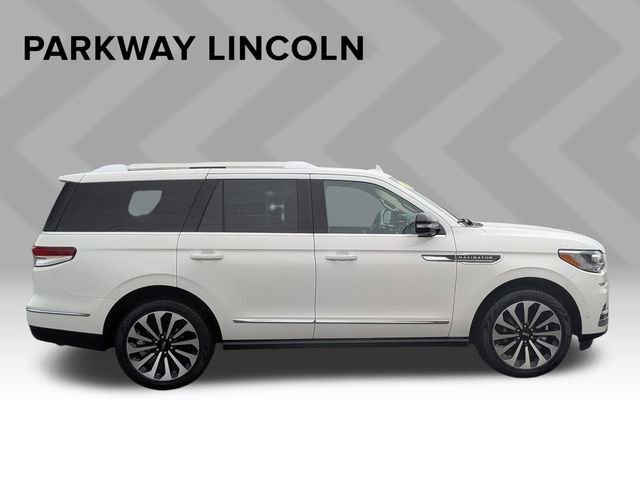 Used 2023 Lincoln Navigator Reserve image 4