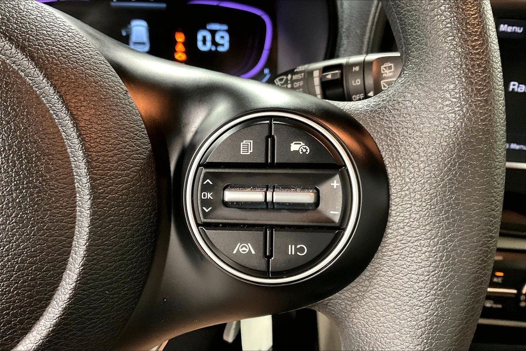 Used 2025 Kia Soul LX w/ LX Technology Package FWD image 25