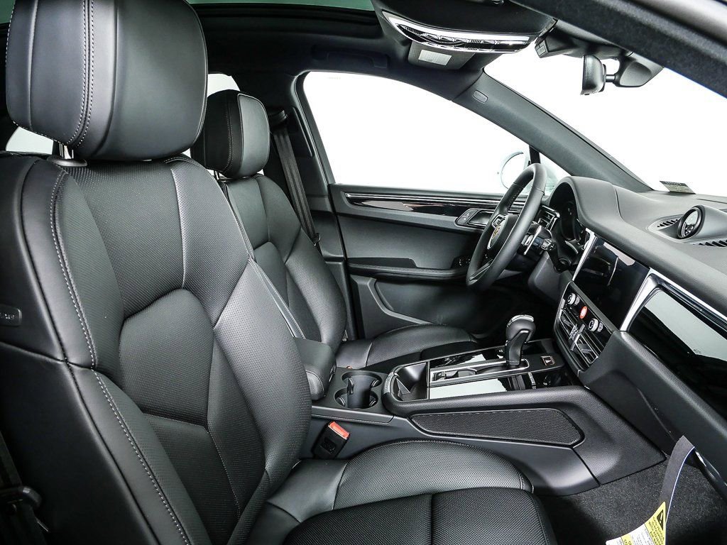 New 2026 Porsche Macan image 25