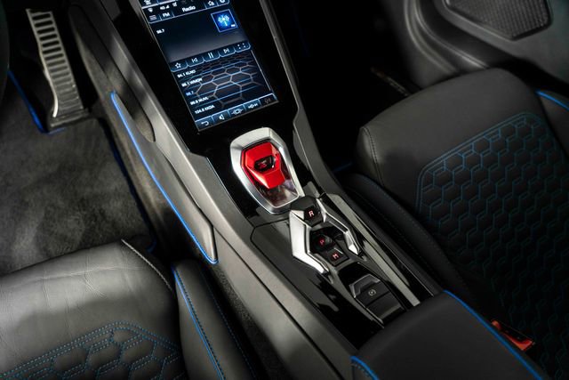 Used 2020 Lamborghini Huracan EVO image 22
