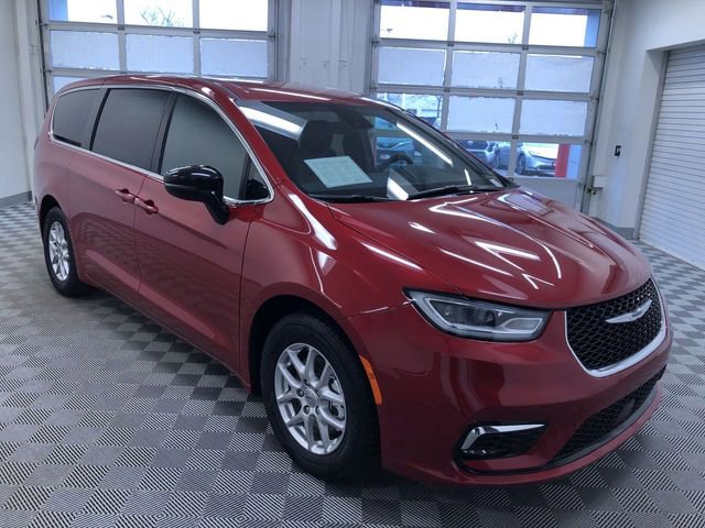 Used 2025 Chrysler Pacifica Select image 38