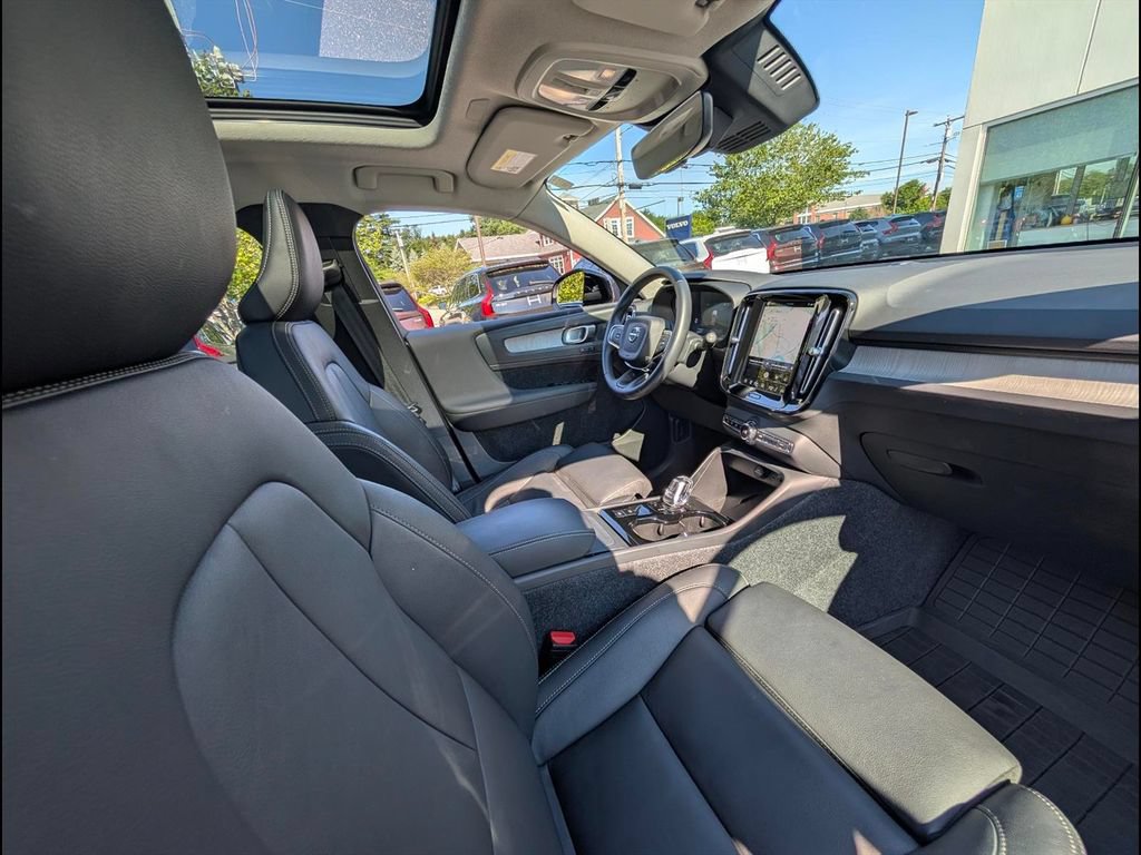 Certified 2026 Volvo XC40 B5 Plus AWD/4WD image 19