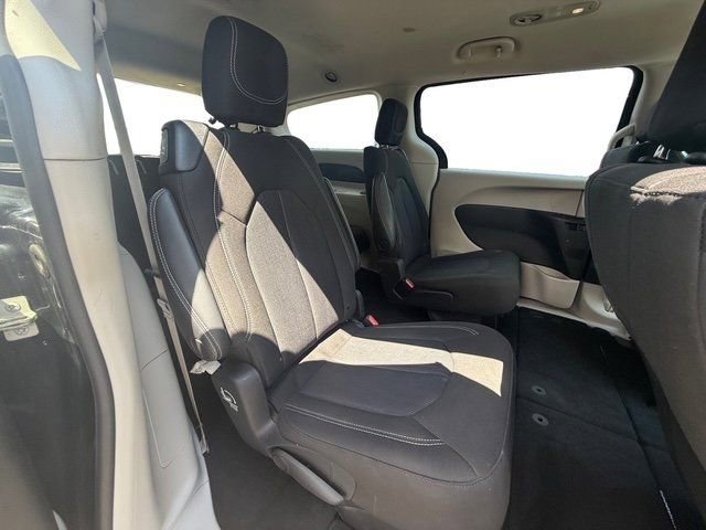 Used 2022 Chrysler Voyager LX image 24
